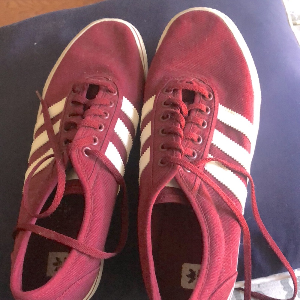 Men’s adidas maroon lace ups. Size 11 1/2. EUC